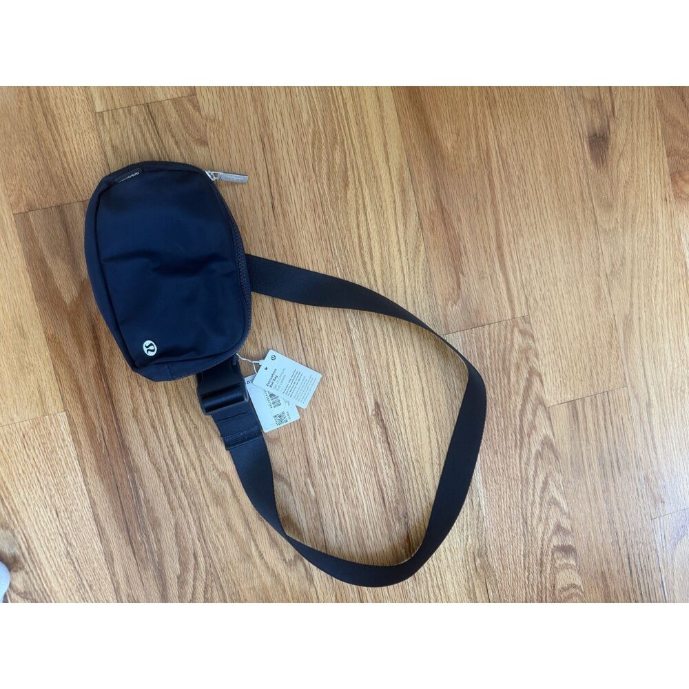 Lululemon Belt Bag - Navy - NWT